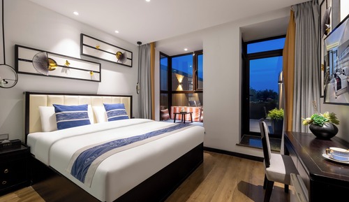 Honeymoon Room