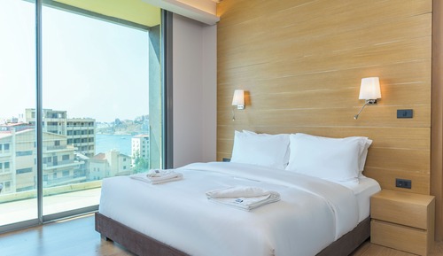 202 - Sea view Business Suite W Balcony