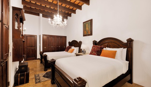 DOUBLE SUITE