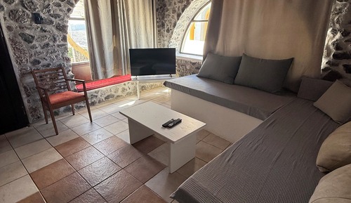 Traditional Suite with Caldera View and Shared Pool