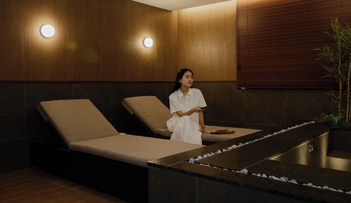 Cinema Hot Spring Suite