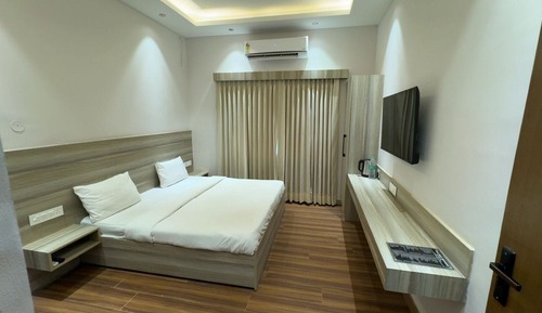 Deluxe Double Room, Garden View