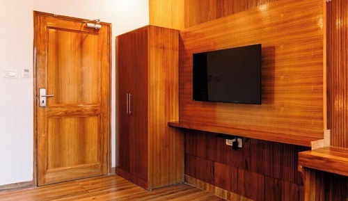 Executive Suite, City View