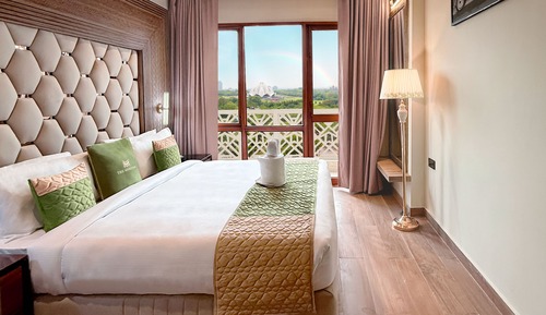 Club Junior Suite with Lotus Temple View