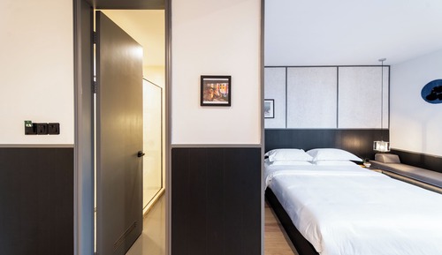 Classic Double Room, 1 King Bed, Smoking, Housekeeping