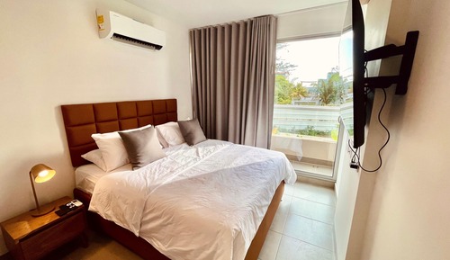 Studio Suite (120E)
