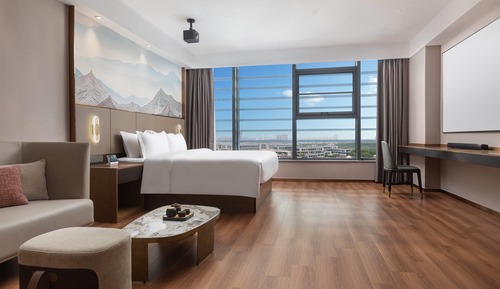 Room, 1 King Bed, Non Smoking, Lake View (Recreation)