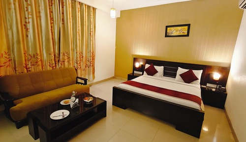 Business Suite, City View