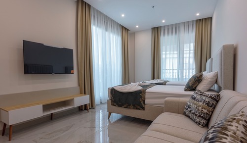 Junior Suite, 1 Bedroom, Pool View