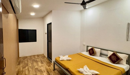 Deluxe Room, Pool View