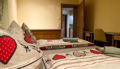 Basic Apartment, 2 Queen Beds, Mountain View