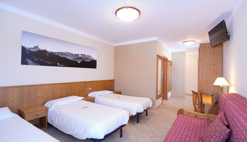 Family Room, Multiple Beds, Mountain View