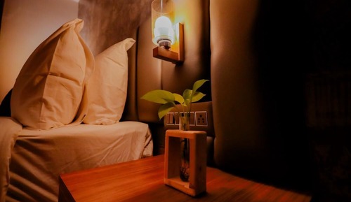 Room, Garden View