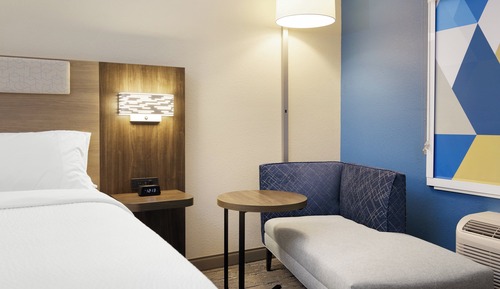 Room, 1 King Bed, Roll-in Shower (Communications, Mobility)