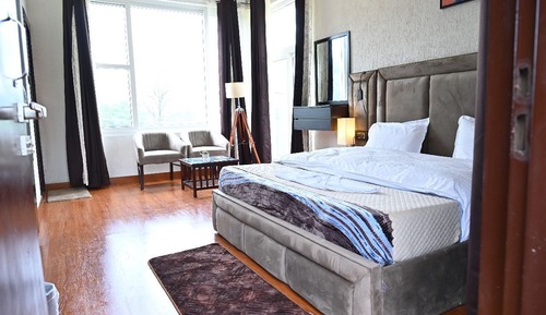 Deluxe Room AC with Mountain View