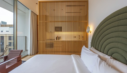Deluxe Studio, 1 Queen Bed, Balcony, City View