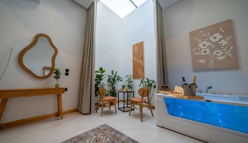 Luxury Chalet, Pool View