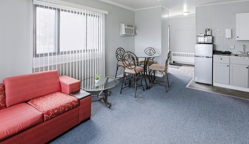 Studio (2 Bedrooms)
