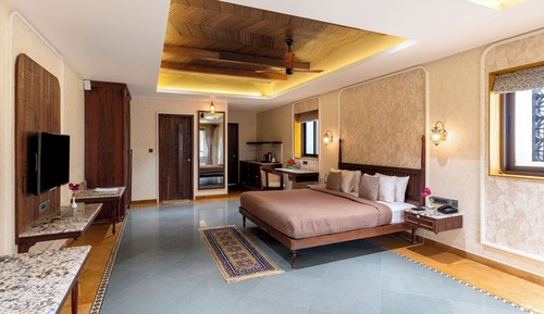  Semi Suite Room