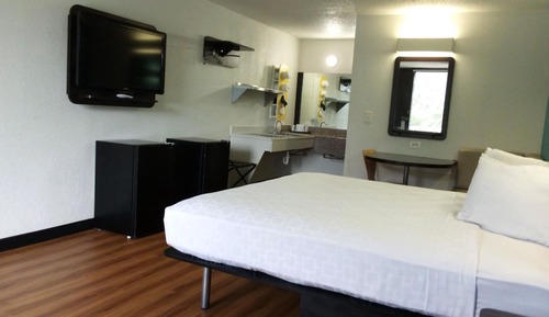 Standard Room, 2 Queen Beds, Non Smoking, Kitchenette