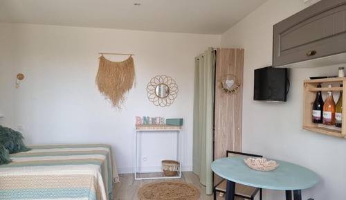Studio, Patio, Mountain View