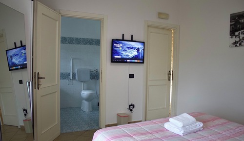 Comfort Room, Hill View