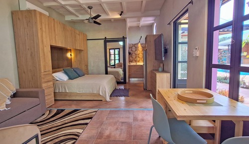 Basic Studio, Garden View