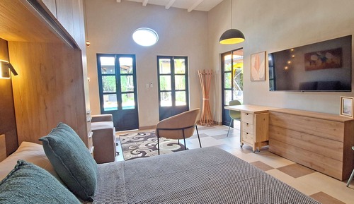 Standard Studio, Pool View