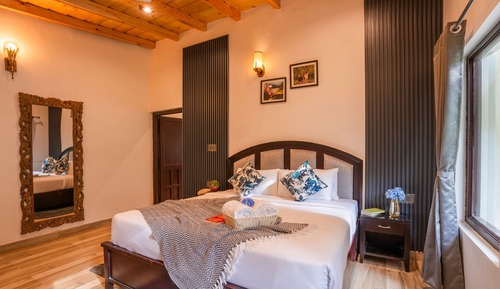 Suite with Lake View