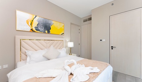 Design Apartment, 1 Bedroom, Partial Lake View