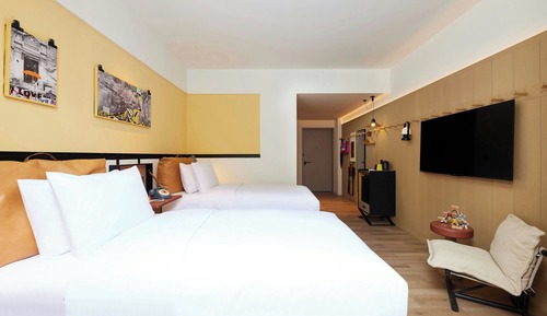 Superior Room, 2 Twin Beds, City View