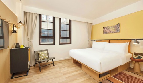 Superior Room, 1 King Bed, City View