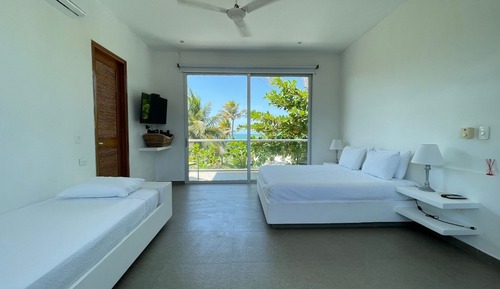 Deluxe Room (202)