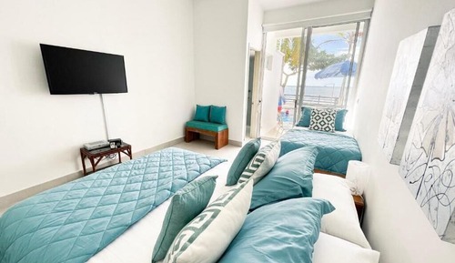 Deluxe Room (102)