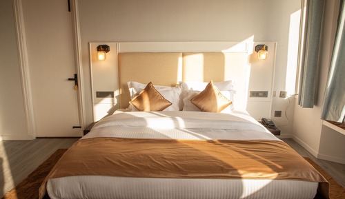 Himalaya View Luxury Cottage with Private Balcony