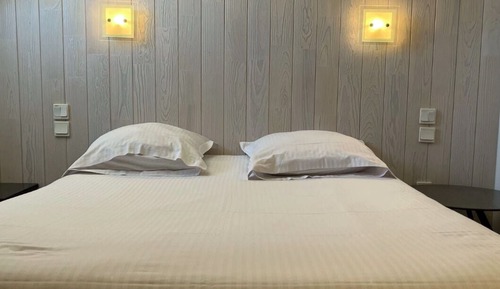 Comfort Room, City View