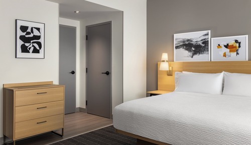 Studio Suite, 1 King Bed, Kitchen (Walk-In Shower)