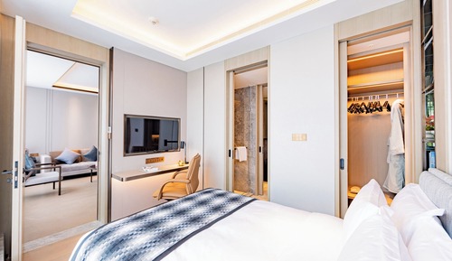 Executive Suite, City View