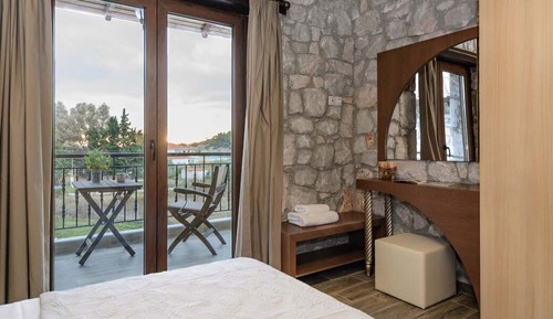 Alimidi | Two-Bedroom Maisonette with Sea View