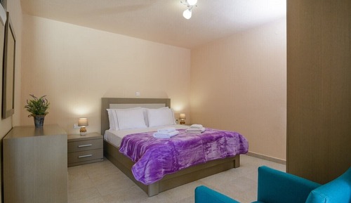 Erato | Studio 40m² with Patio & Partial Sea View