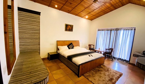 Deluxe Double Room, Balcony, Hill View