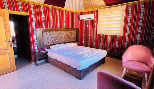 Twin Room, Desert View