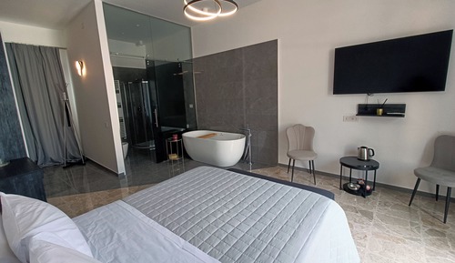 Superior Double Room, Private Bathroom, Courtyard View