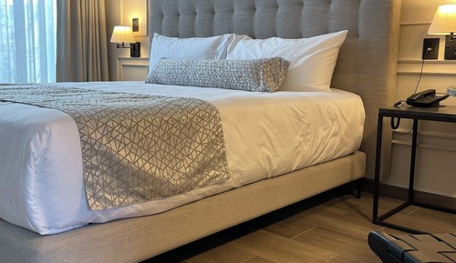 Deluxe Room, 1 King Bed, City View