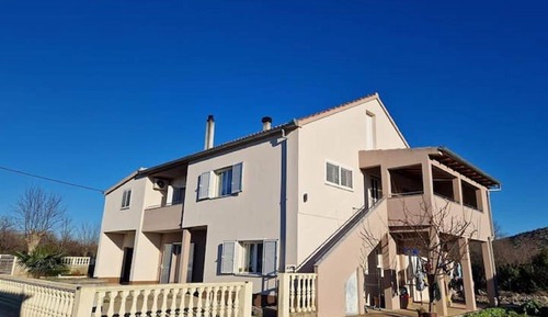 Apartment (Three Bedroom with Balcony Sweet Apar)