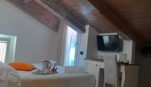 Basic Double Room, Balcony, Mountain View
