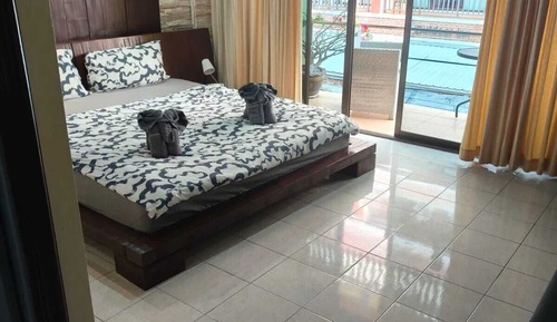 Room, Balcony