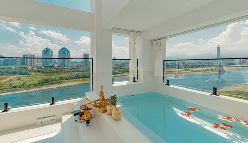 Luxury Suite