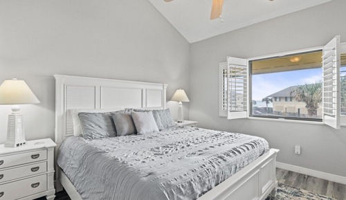 Condo, 2 Bedrooms