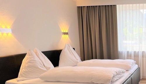 Comfort Studio, 1 Queen Bed, Balcony, Mountain View